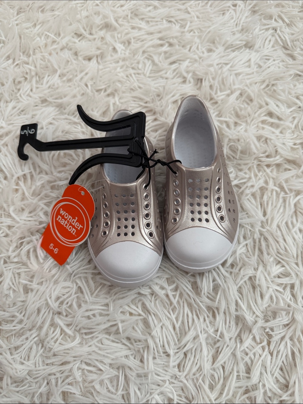 wonder nation Girls Metallic Rose Gold Slip-On Sneakers